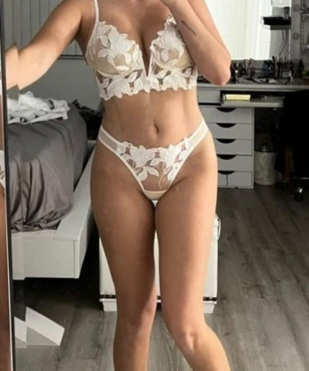 Горячая и похотливая леди готова отдаться тебе без остатка. Гарантирую тебе огонь страсти и море чувственных ласк. Не упусти свой шанс! 10752, 21 год